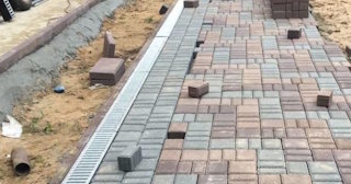 Профессиональная укладка плитки на улице в Белорецке в октябре