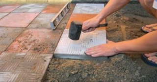 Укладка тротуарной плитки на основание в Белорецке в октябре