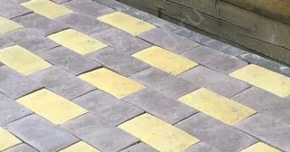 Укладка тротуарной плитки вокруг дома в Белорецке - цены от 811 руб.