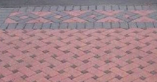 Укладка тротуарной плитки на старое бетонное основание в Белорецке в октябре