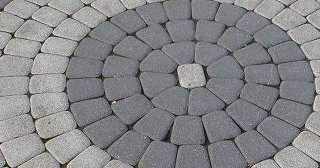 Профессиональная укладка клинкерной брусчатки в Белорецке в октябре