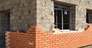 Профессиональная облицовка цоколя дома в Белорецке в октябре