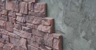 Качественная отделка цоколя фундамента снаружи в Белорецке в октябре