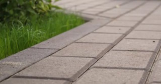 Профессиональная укладка тротуарных дорожек в Белорецке в октябре